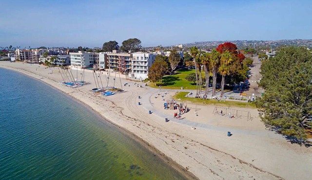 Beach Front Home, Hot Tub, View, Parking!