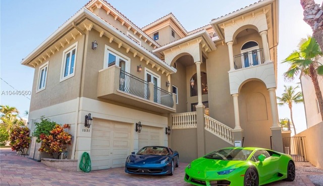 Beachfront Mansion. Ocean Views. Walk to restaurants, shops, park, water taxi…
