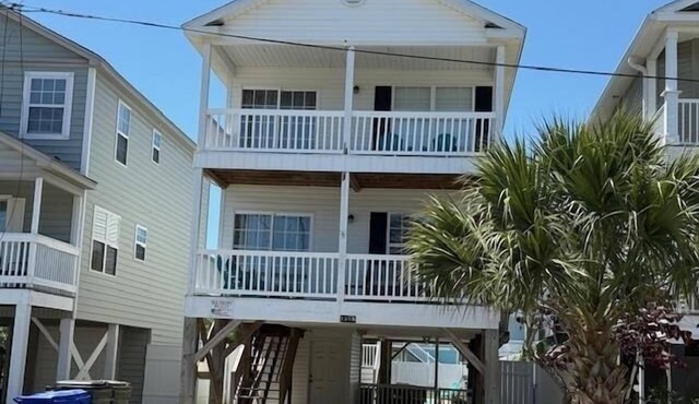Cooper's Lighthouse 4 Bedroom Home by RedAwning