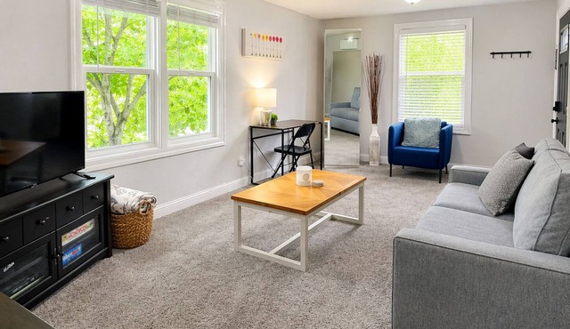 Cozy Private Retreat Near Downtown + Hospital