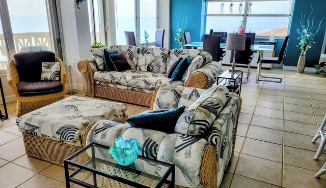 Direct Beach Front Luxury Contemporary Condo-Stunning Panoramic Ocean Views!