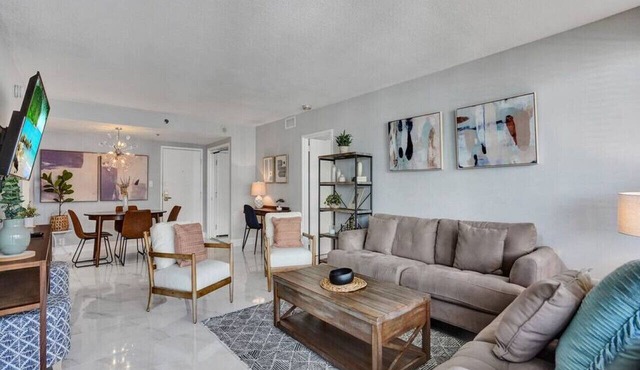 High Floor Beachfront Condo/Beach Service/1509