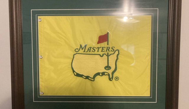 Masters themed 1 KING bed 1 bath apartment Columbia SC Superhost