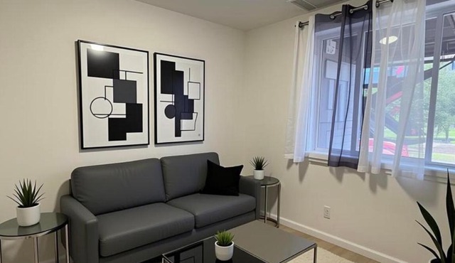 Modern 2BR 2BA Apartment Garden-View