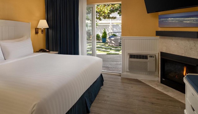 Monterey Bay Lodge