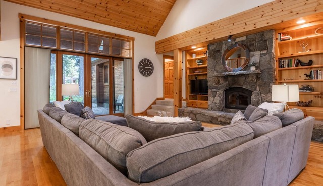 Northstar Lake Tahoe Cabin w/Wood-Burning Fireplace & Mountain Views