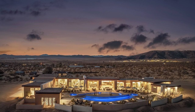 Peak by Fieldtrip - 8 BR Modern Oasis - 2 Pools