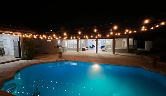 Private Master Suite, Bath & Pool House!