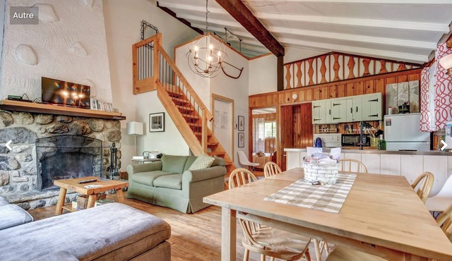 Rustic Duplex: nice vintage cottage in Village Suisse resort, heart of Val-David in Val-David