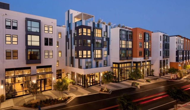 Savoy Modern 1BR Condo w Pool for Family Vocation
