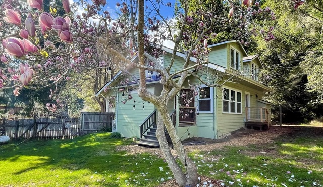 Serene, renovated home on 3 acres - close to hiking trails, redwoods, & beach