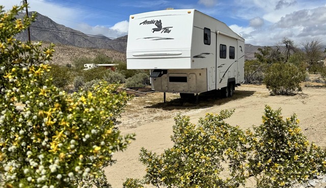 Serenity Oasis 5th Wheel Camper trailer
