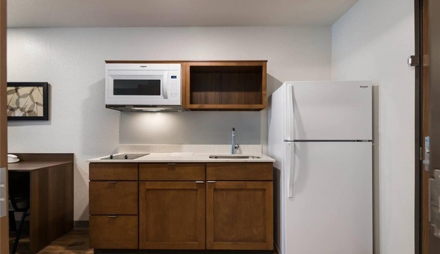 Space w/Full Kitchen Ideal for Work Trips or Long Florida Beach Stays - 2 Rooms