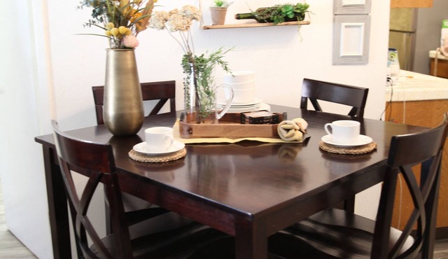 Spacious Condo, pool access, eateries and cafe