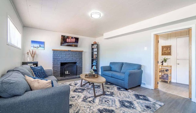 Spacious Pet-Friendly Retreat 4BR, Grill, 5 Beds