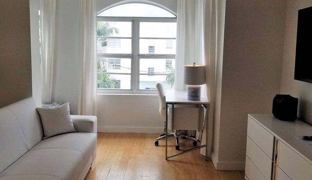 SPACIOUS SOBE CORNER ONE BEDROOM-EXCELLENT LOCATION