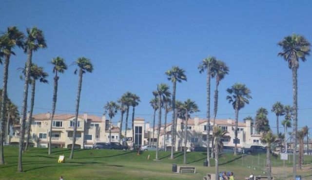 STEPS FROM THE BEACH - HUNTINGTON CONDO - BEAT THE HOTEL COSTS