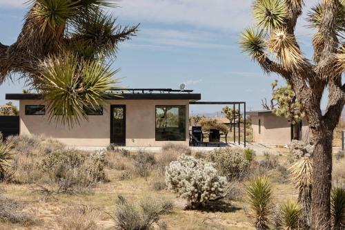Sundown Ridge - Modern Homestead w Spa