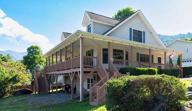 Valley Paradise/Mountain Views/Sleeps 10/Game Room