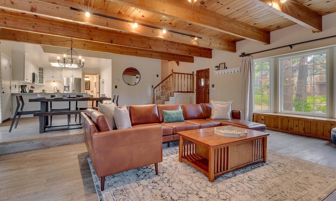 North Upper Truckee House | Air Conditioning, Outdoor Spa, 5 Mins to Heavenly/Casinos/Beaches: Little Bear Cabin