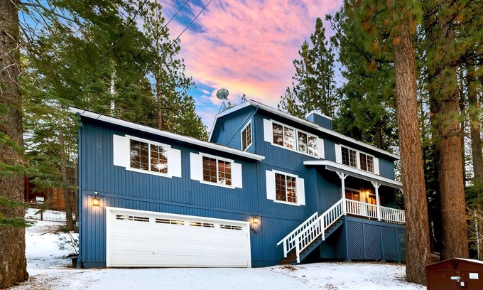 Country Club Estates Cabin | Cozy Wooded Haven w/Hot Tub near Heavenly Village