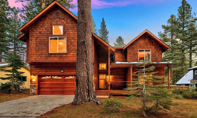 Pioneer Trail Cabin | Hot Tub, EV Charger, Bunk Beds, High-end Mountain Home, A/C, Fire Place
