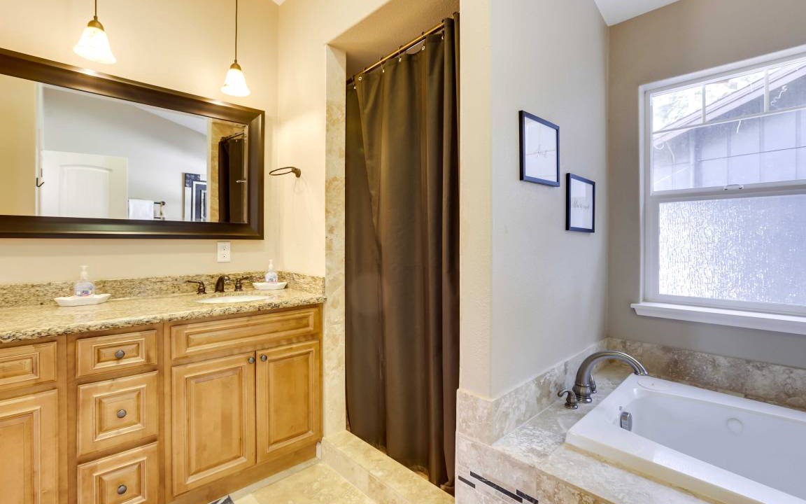 Photo of Bathroom in Country Club Estates