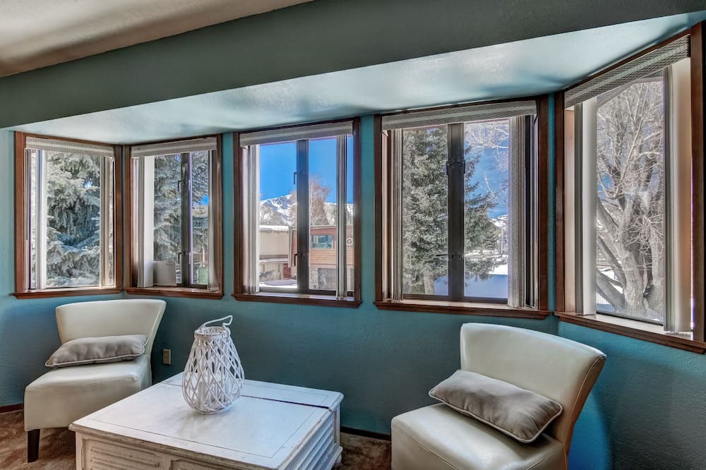 Photo of Livingroom in Tahoe Keys