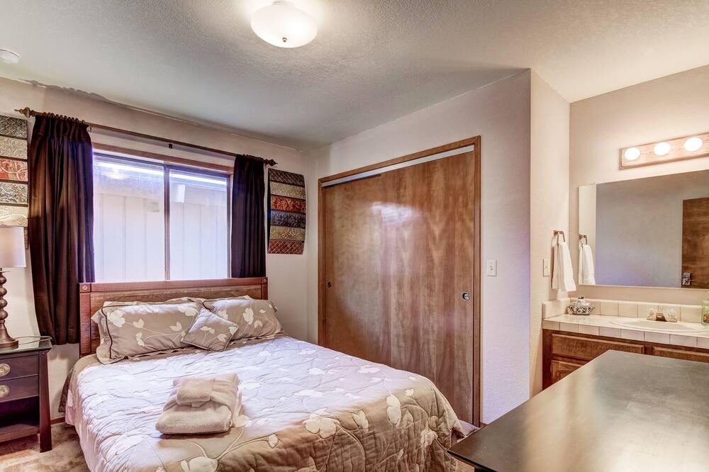 Photo of Bedroom in Tahoe Keys