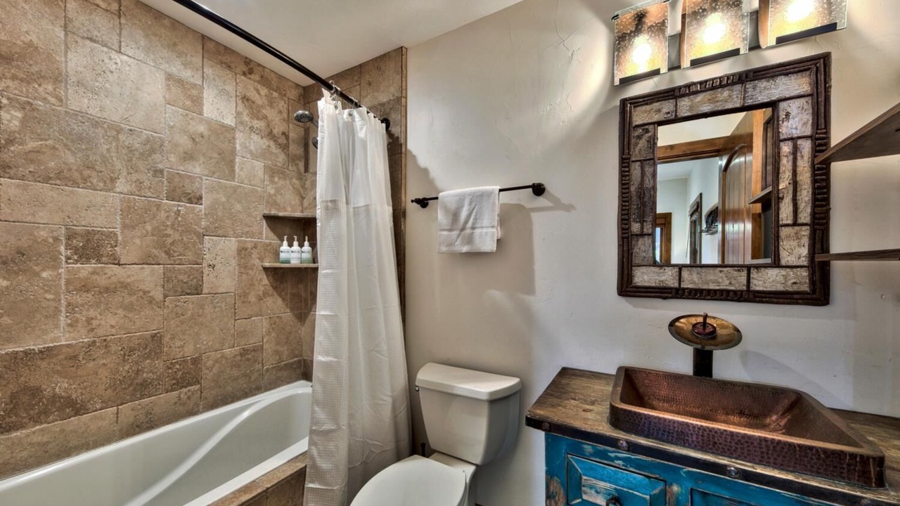 Photo of Bathroom in Al Tahoe