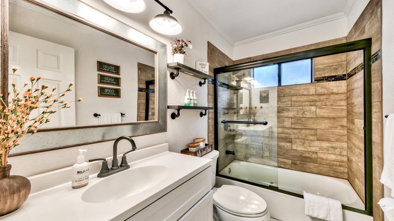 Photo of Bathroom in Country Club Estates