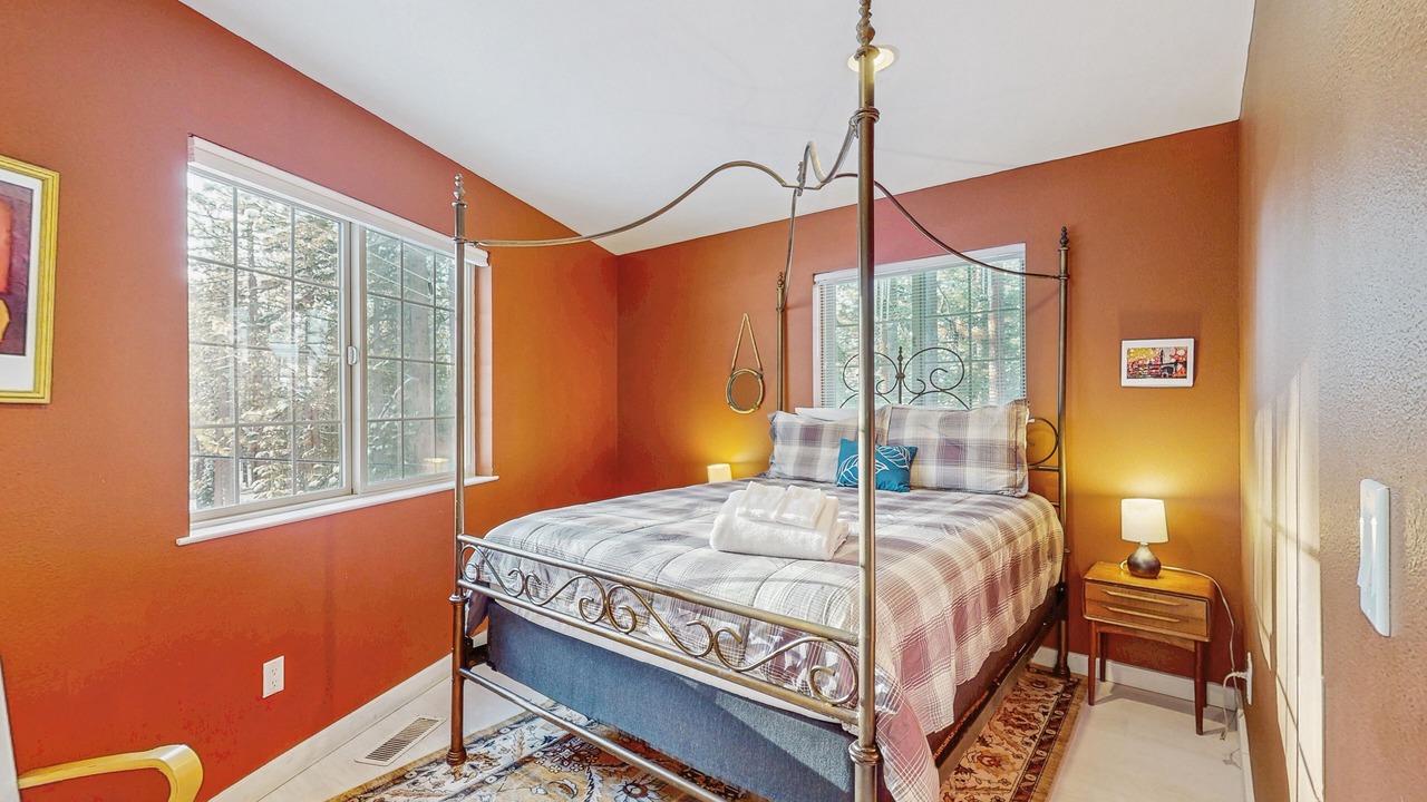 Photo of Bedroom in Country Club Estates