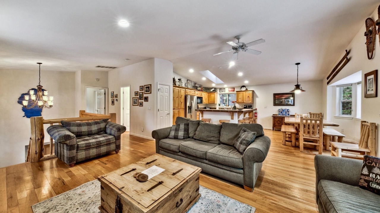 Photo of Livingroom in Pioneer Trail