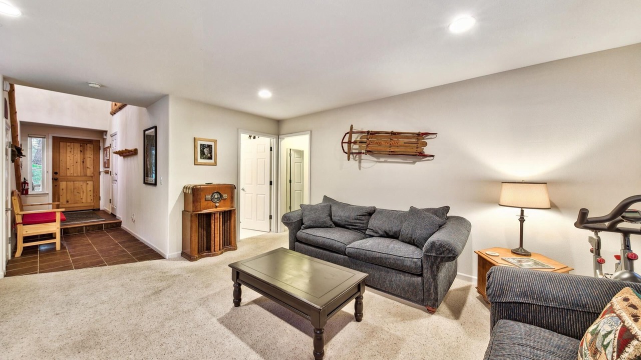 Photo of Livingroom in Pioneer Trail