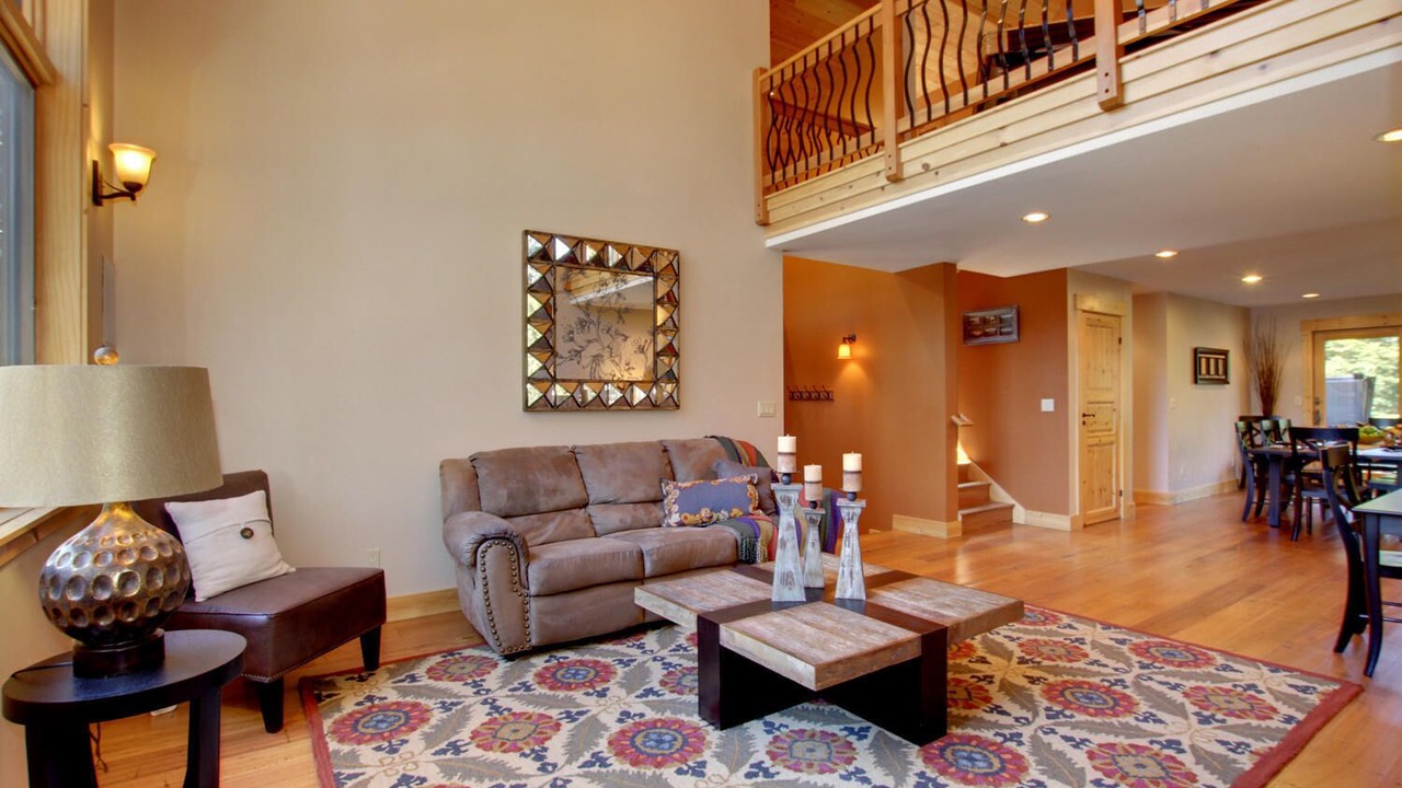 Photo of Livingroom in Country Club Estates
