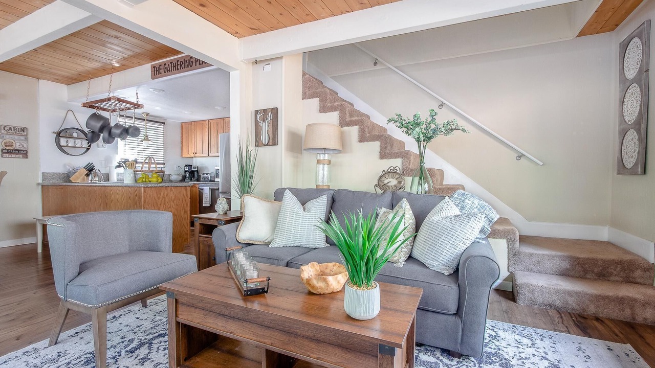 Photo of Livingroom in Pioneer Trail