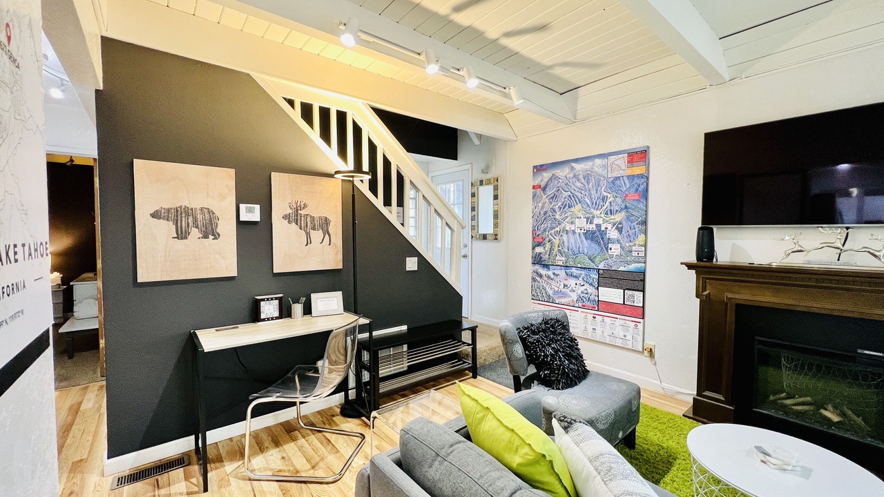 Photo of Livingroom in Black Bart