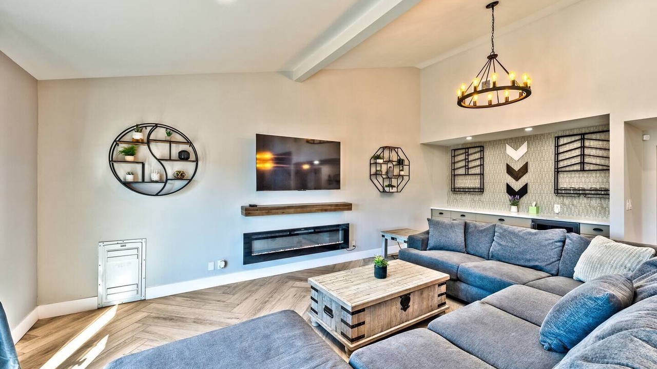 Photo of Livingroom in Enterprise