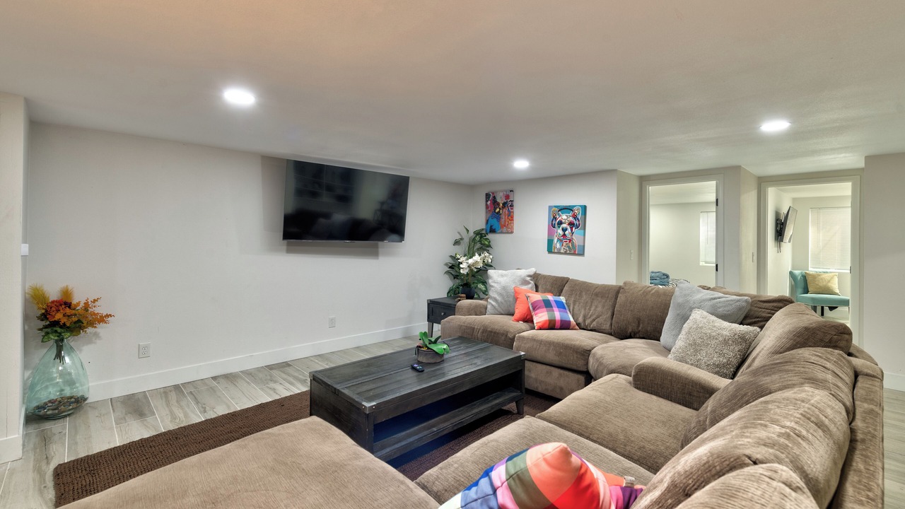 Photo of Livingroom in Enterprise