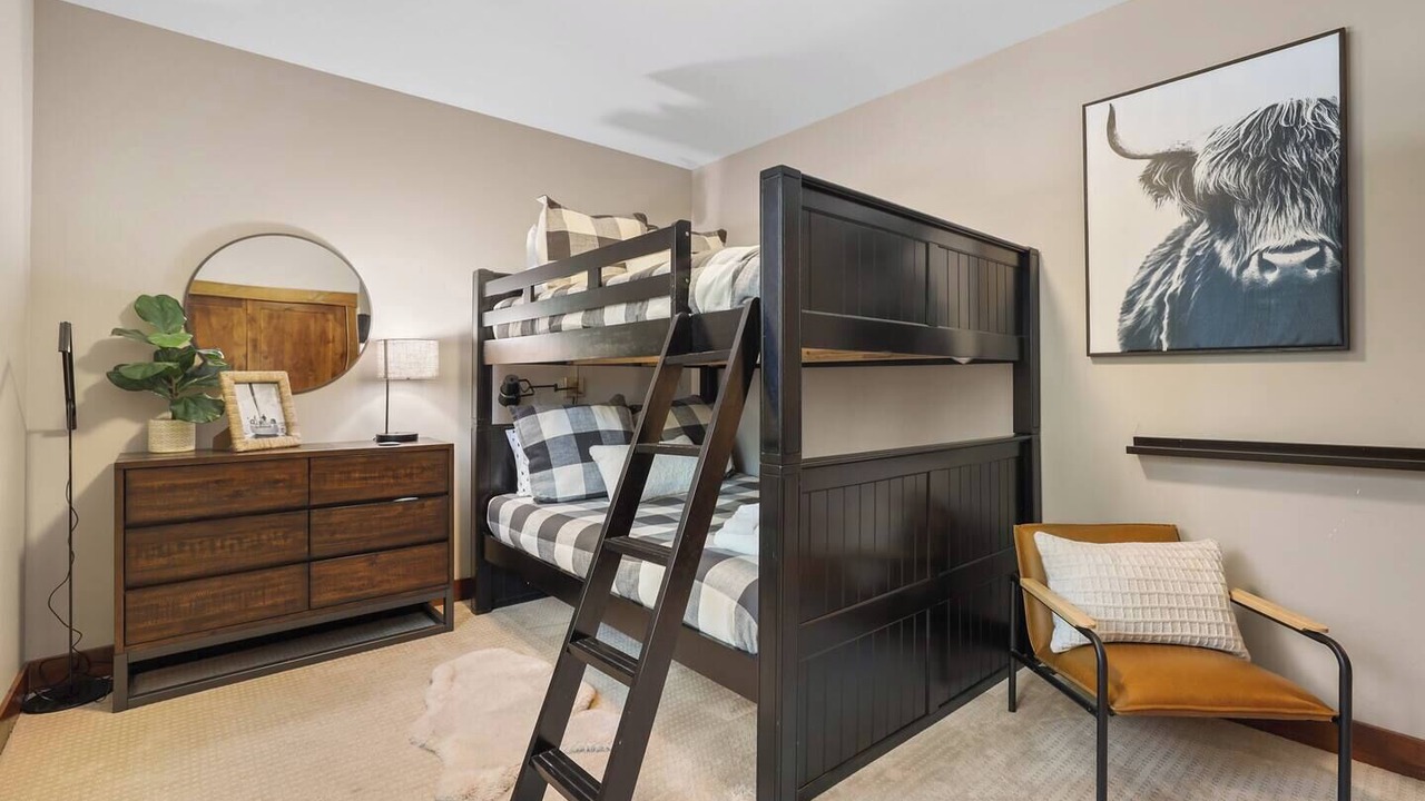 Photo of Bedroom in Country Club Estates