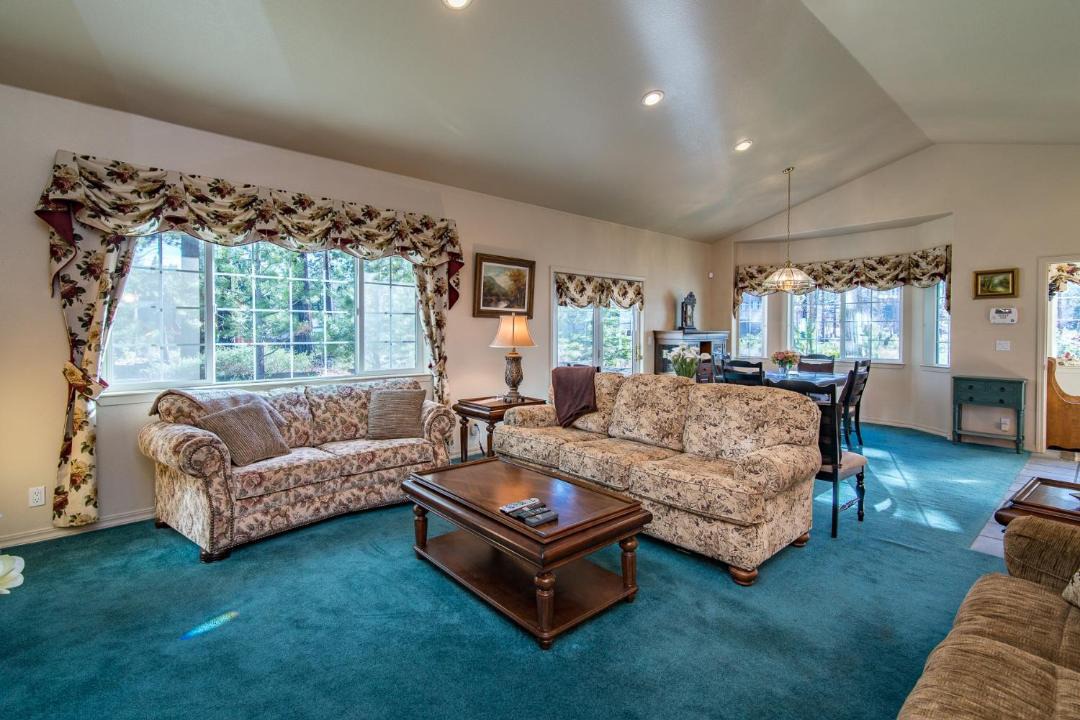 Photo of Livingroom in Mountain View Estates